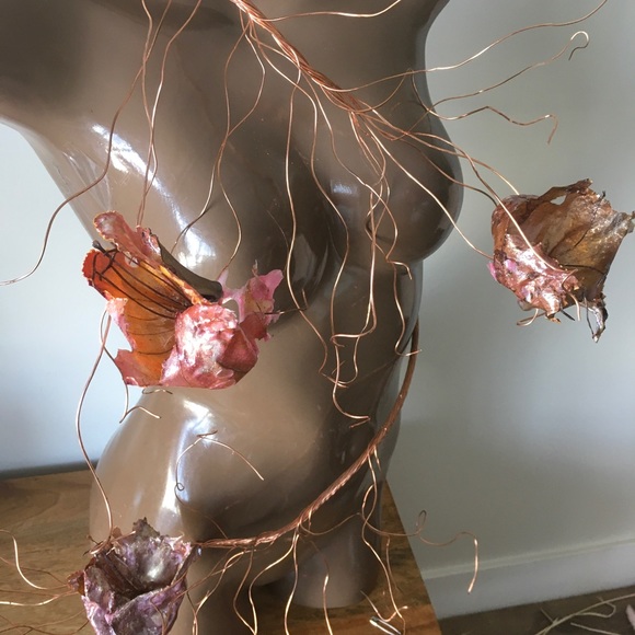 Body Jewelry made from real flowers and recycled copper wire - Picture 4 of 4